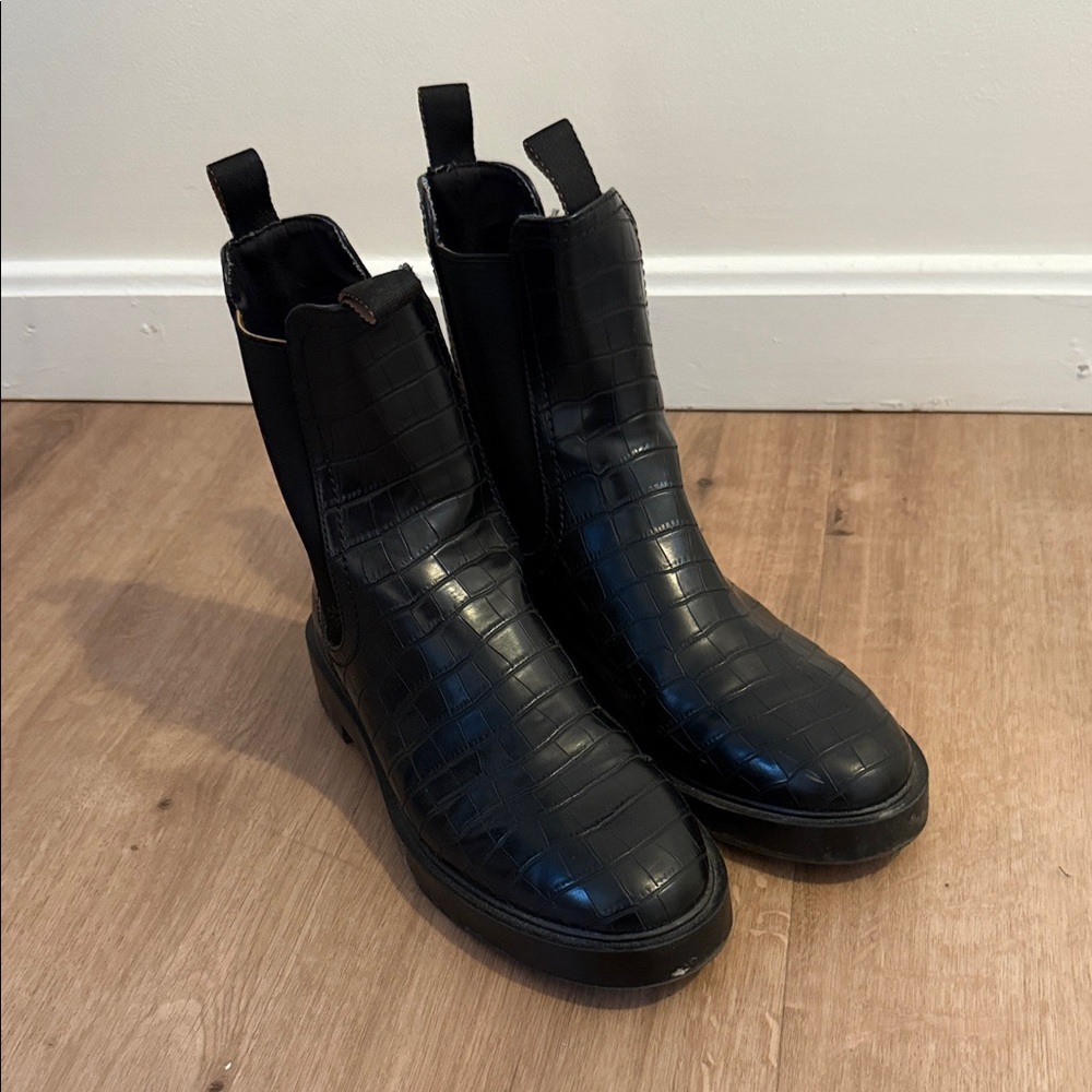 Black Crocodile Pattern womens Boots H & M